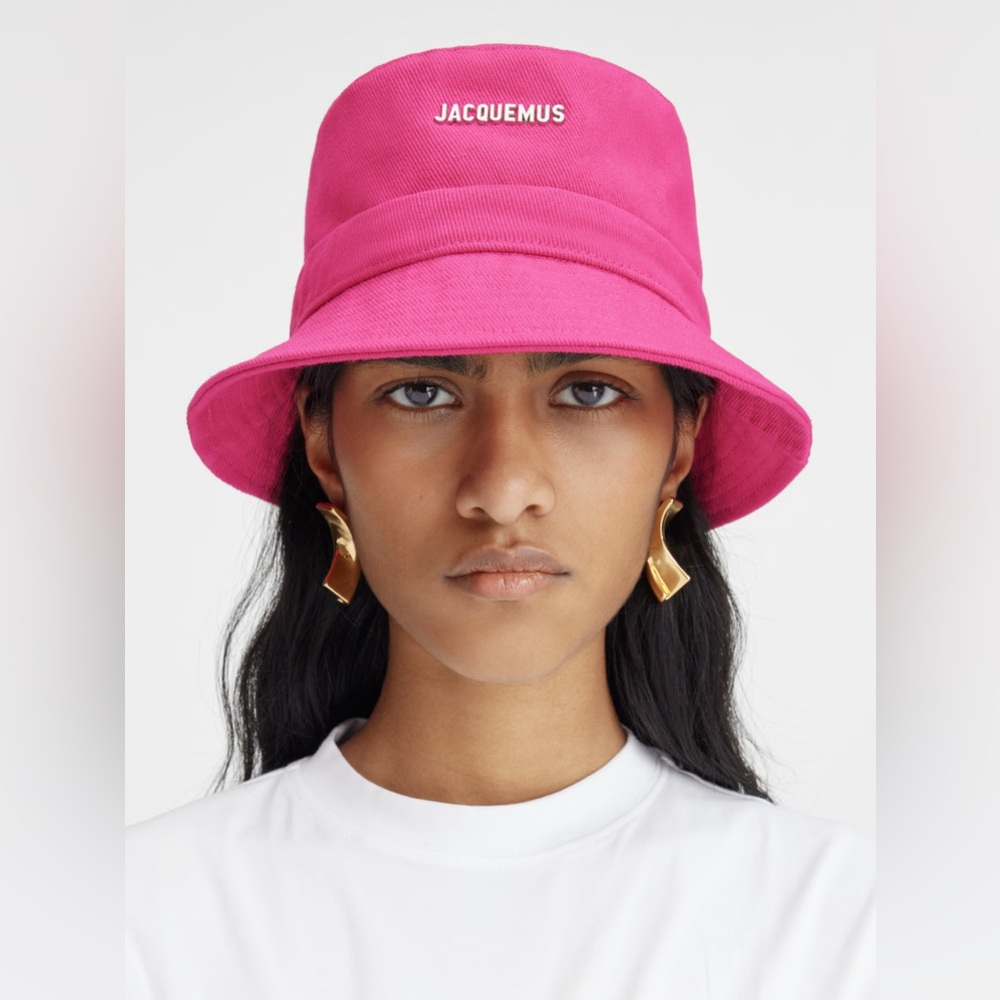 Jacquemus Fuchsia Bucket Hat 
The Gadjo bucket hat